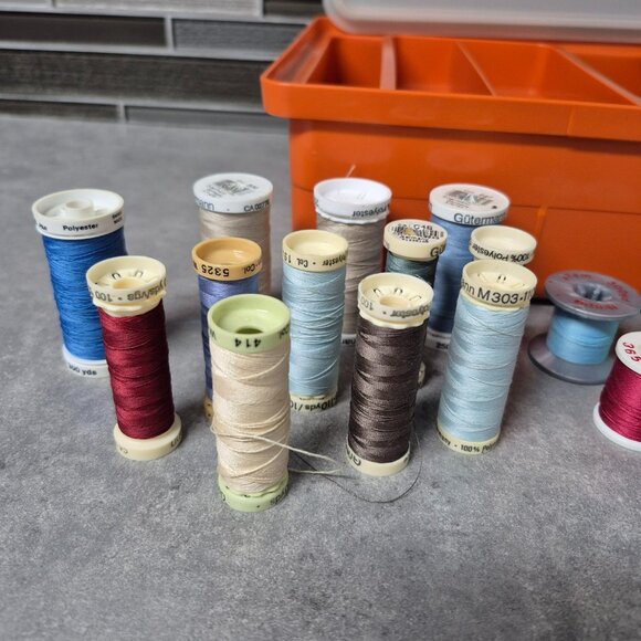 Vintage Tupperware Tuppercraft Stow N Go Sewing Box and Gutermann Thread Lot - Picture 2 of 15